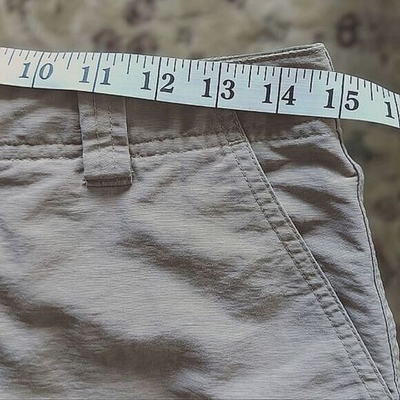 North Face nylon khaki midi hiking shorts Size 4 - Picture 10 of 15